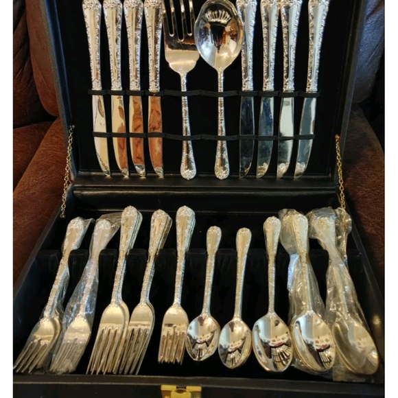 Early 1900's WM Rogers & Sons "Enchanted Rose" Silverware/Flatware Set. EC! - Picture 3 of 8